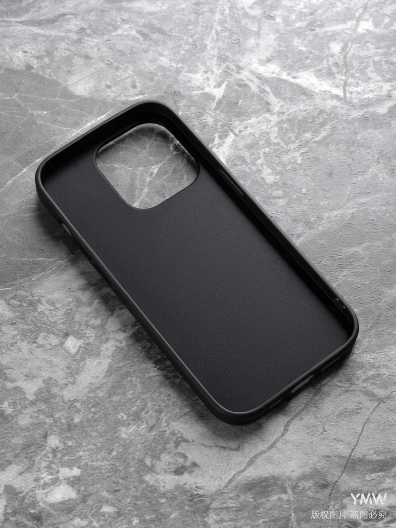 Capa ALCANTARA p/ iPhone 11–16 (Pro/Max) – Luxo, antiderrapante, lavável