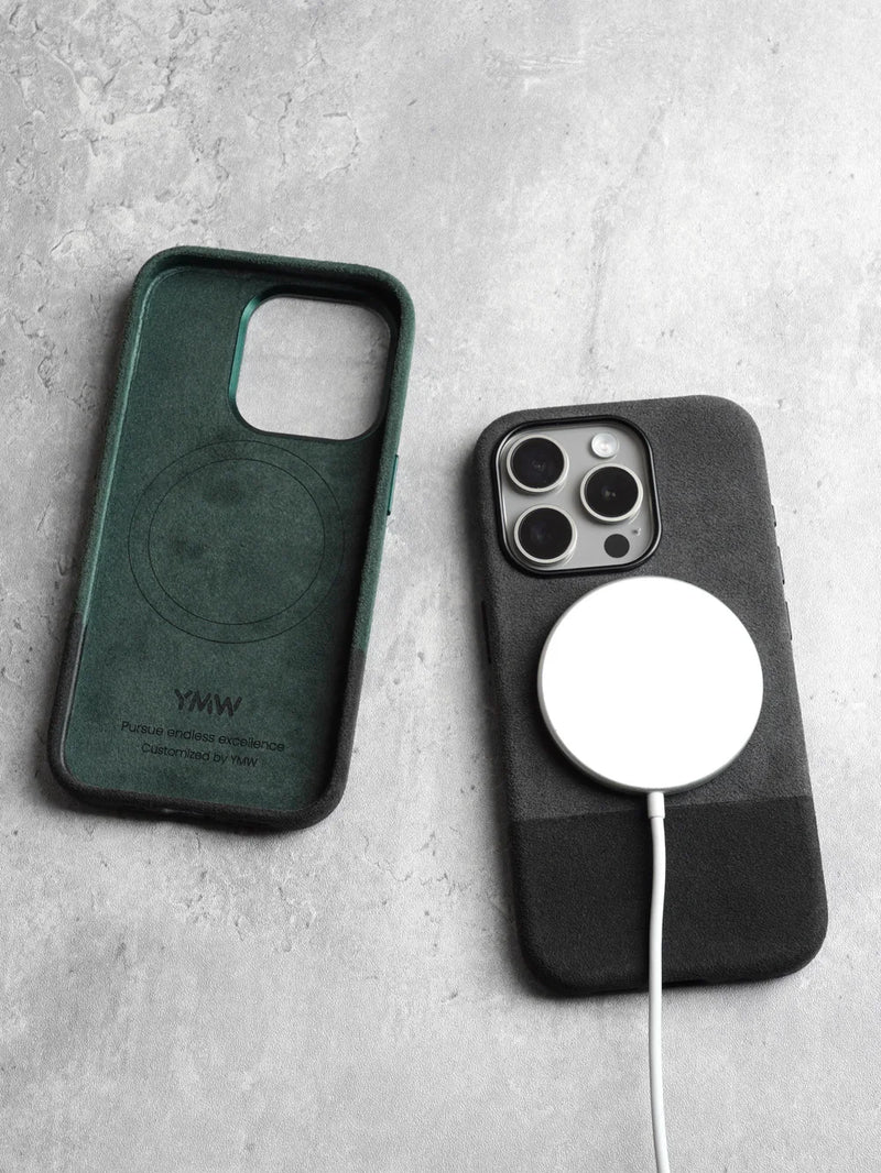 Capa Magnética ALCANTARA p/ iPhone 15/14 Pro & Pro Max – Luxo Automotivo, Anti-marcas, Grip Alto